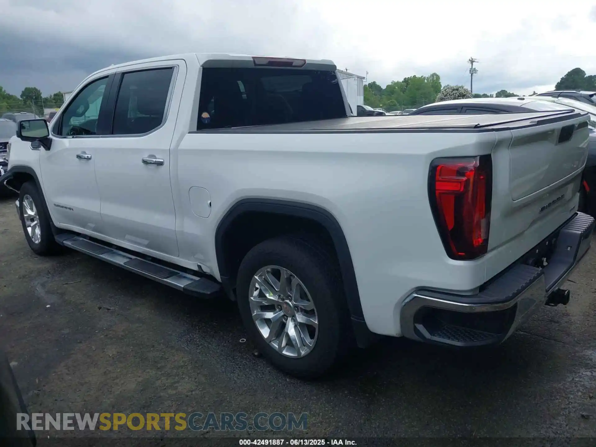 3 Photograph of a damaged car 3GTP8DED8MG462642 GMC SIERRA 1500 2021