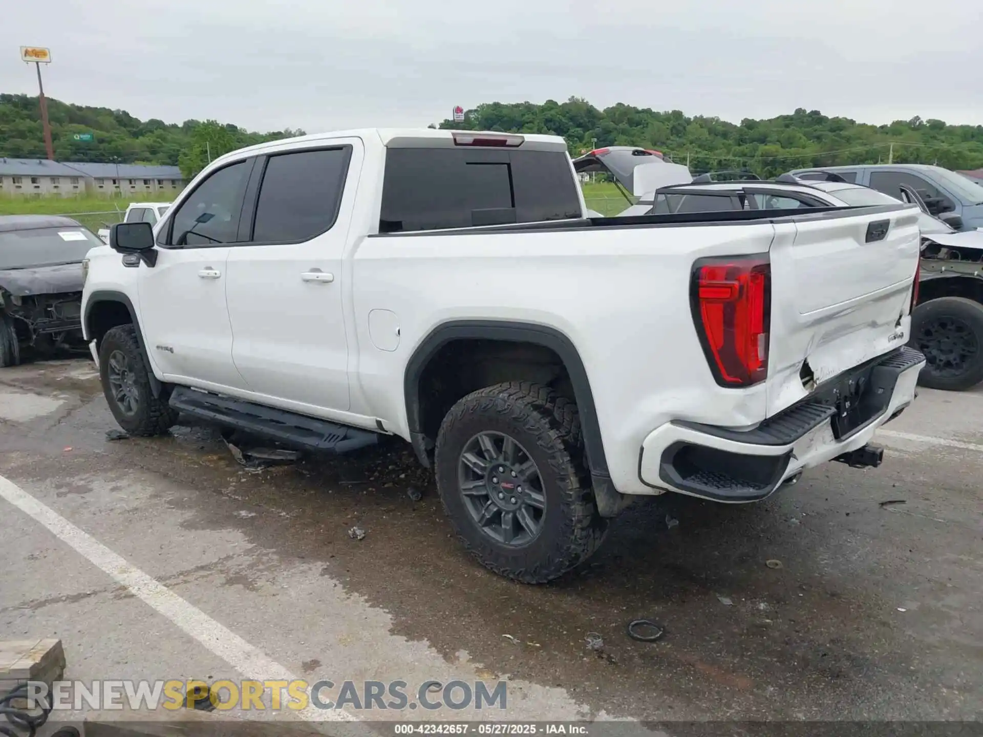 3 Photograph of a damaged car 3GTP9EED4MG390227 GMC SIERRA 1500 2021