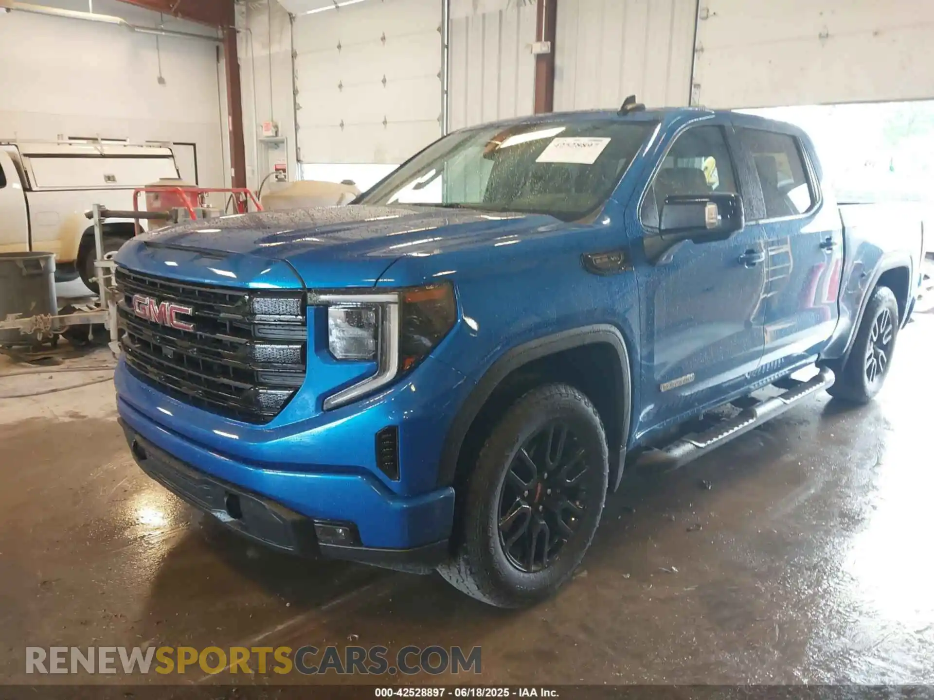 2 Фотография поврежденного автомобиля 1GTUUCED2PZ299242 GMC SIERRA 1500 2023