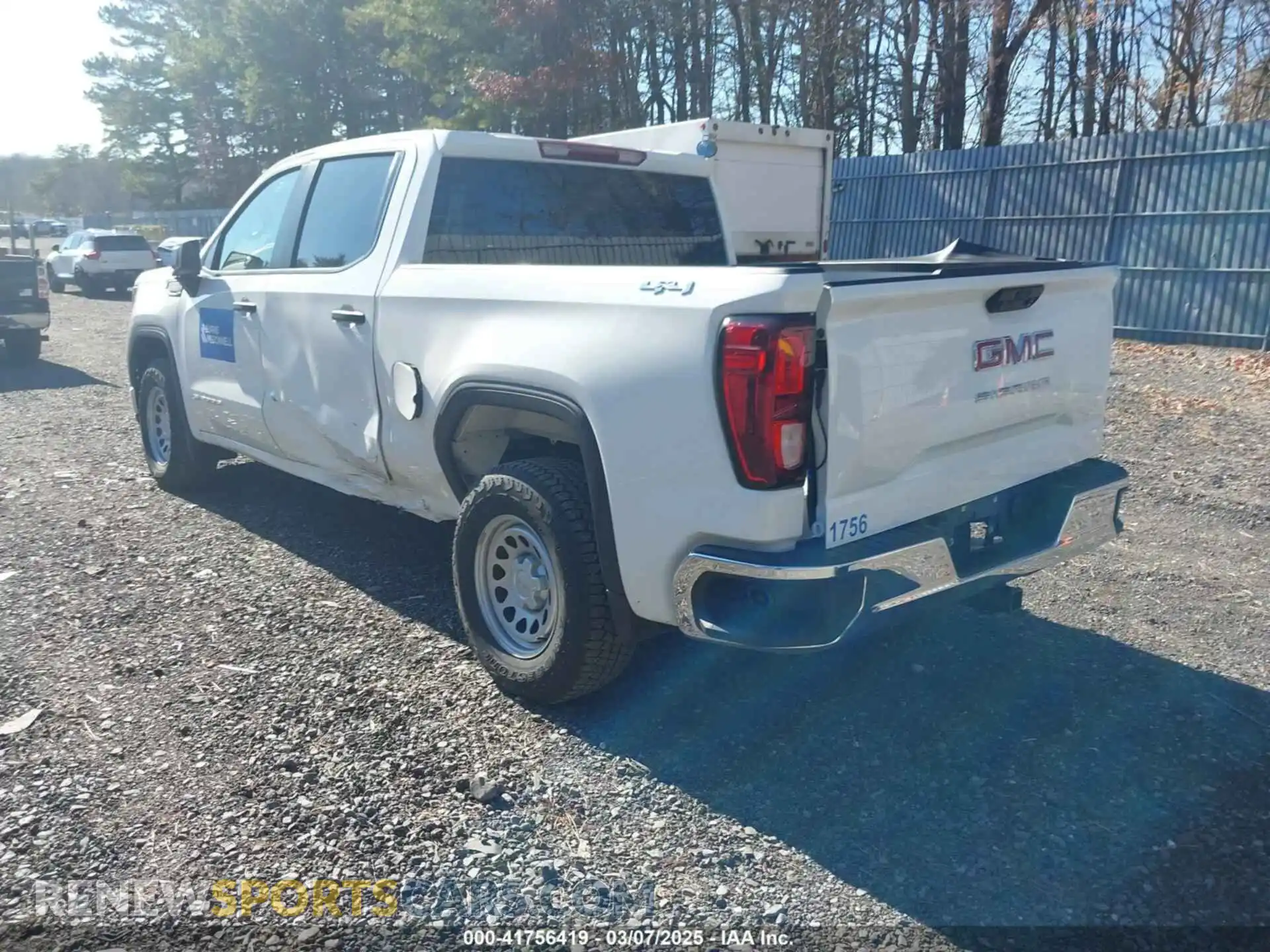 3 Фотография поврежденного автомобиля 1GTUUAED2RZ272596 GMC SIERRA 1500 2024