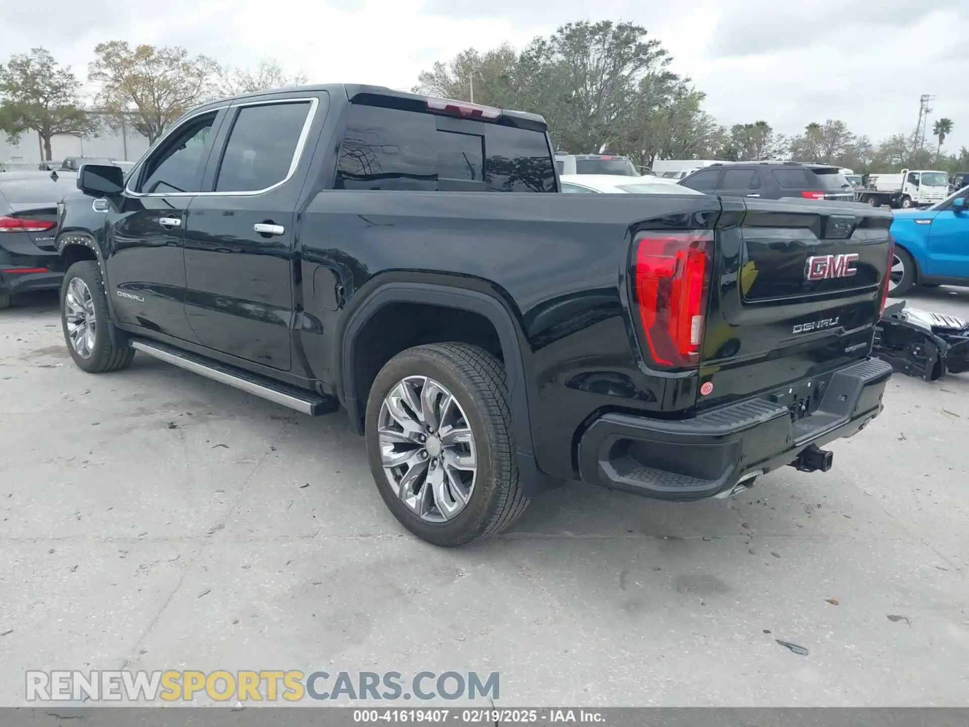 3 Photograph of a damaged car 3GTPHGEDXRG101129 GMC SIERRA 1500 2024