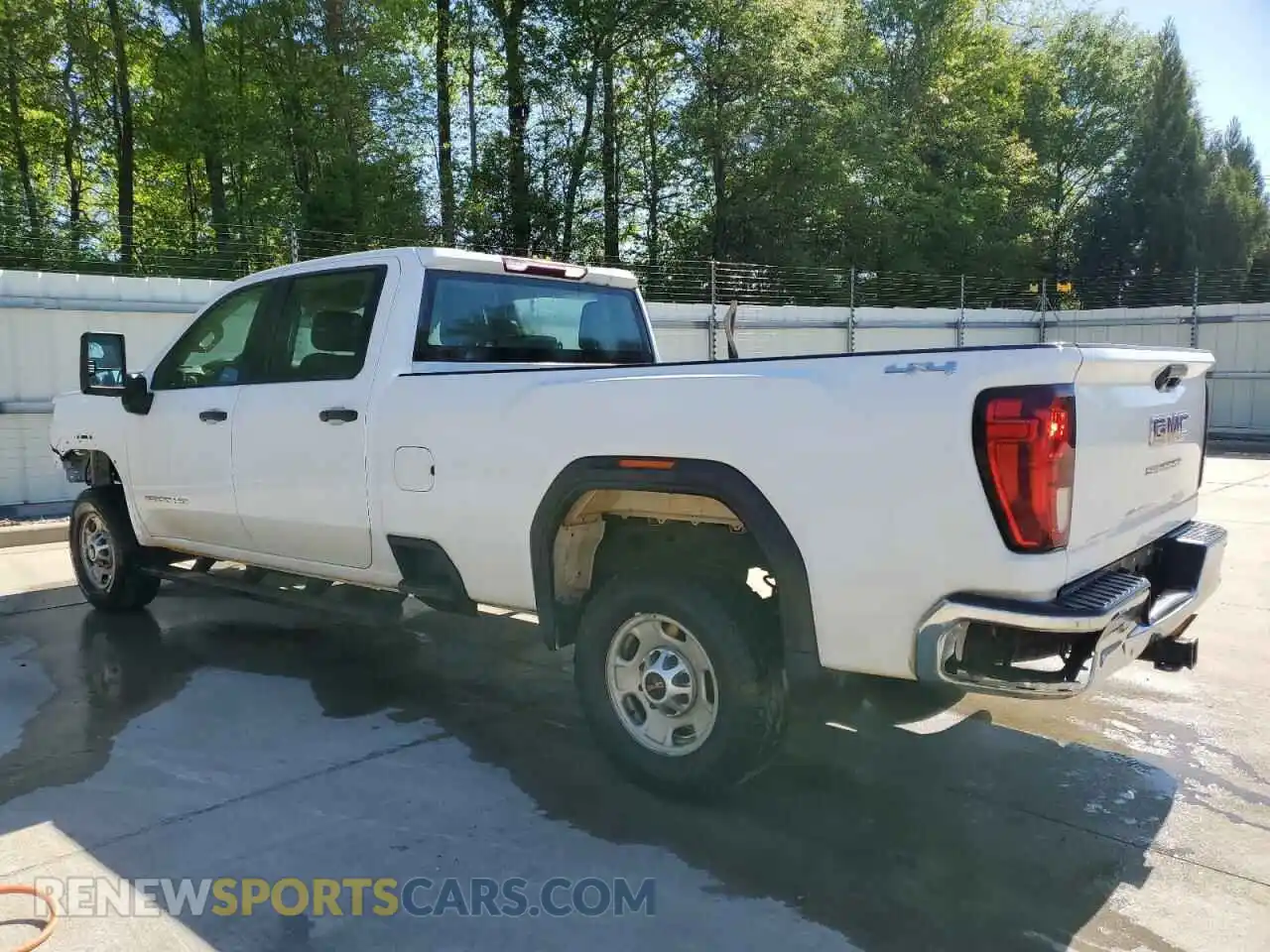 2 Photograph of a damaged car 1GT19LE71LF252827 GMC SIERRA 2020
