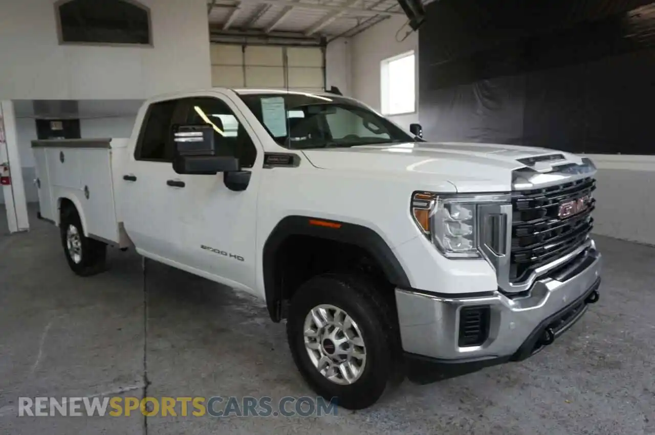 1 Photograph of a damaged car 1GT29LE75LF169745 GMC SIERRA 2020