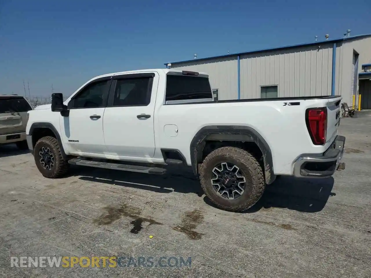 2 fotografías del automóvil dañado 1GT49LE72LF145802 GMC SIERRA 2020