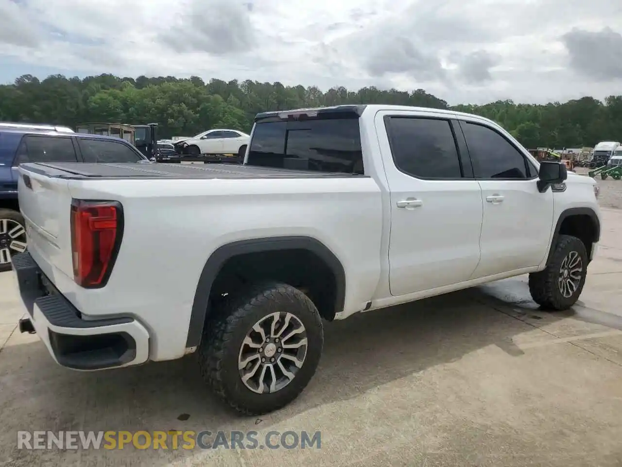 3 Photograph of a damaged car 3GTP9EEL0LG440322 GMC SIERRA 2020