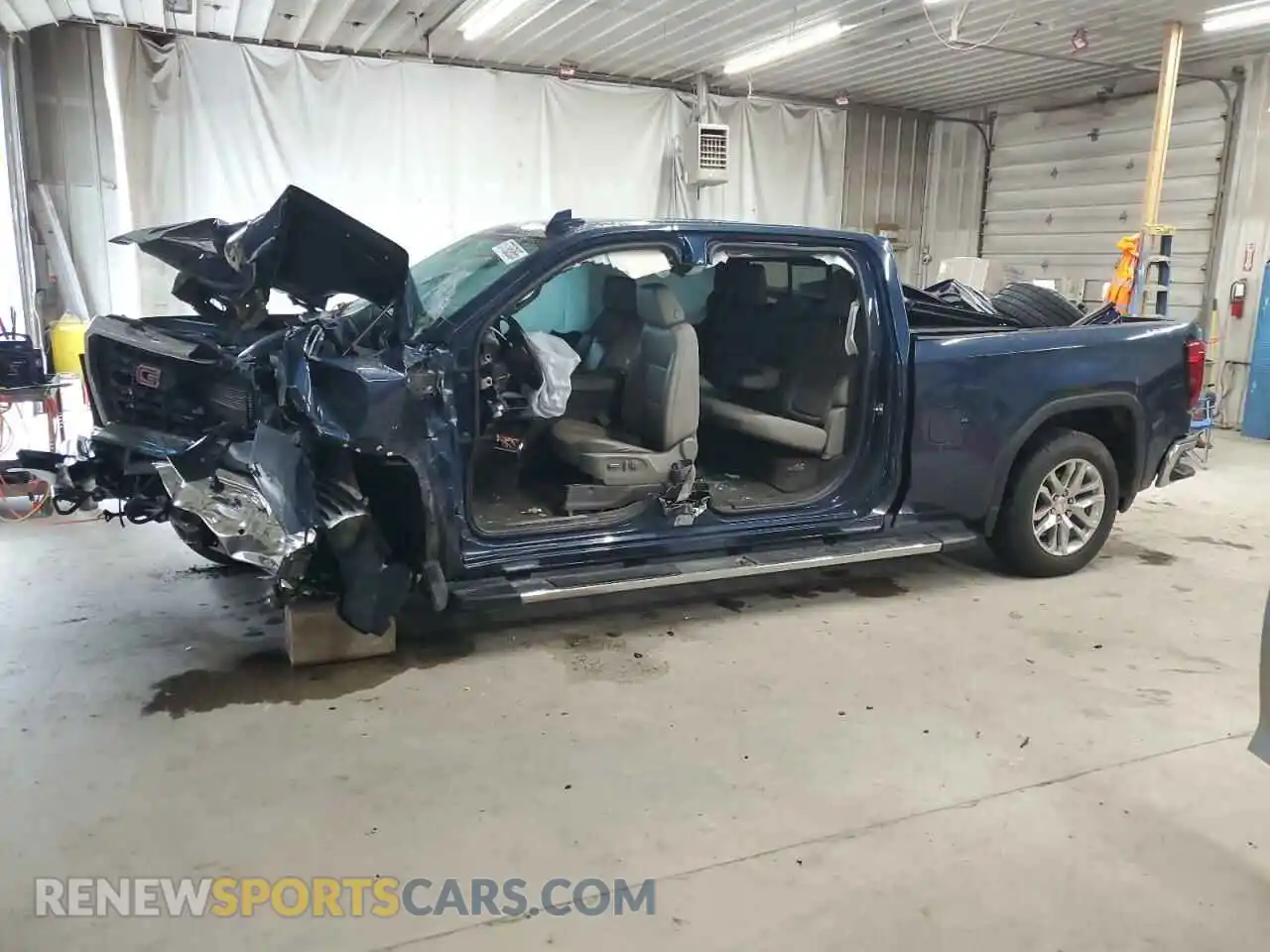1 Photograph of a damaged car 3GTU9DED2LG111014 GMC SIERRA 2020