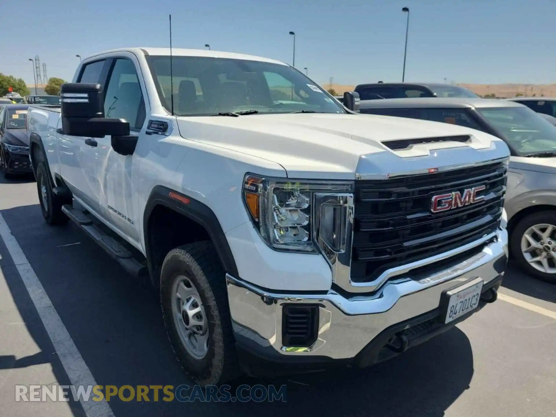 1 Photograph of a damaged car 1GT19LE72MF105711 GMC SIERRA 2021