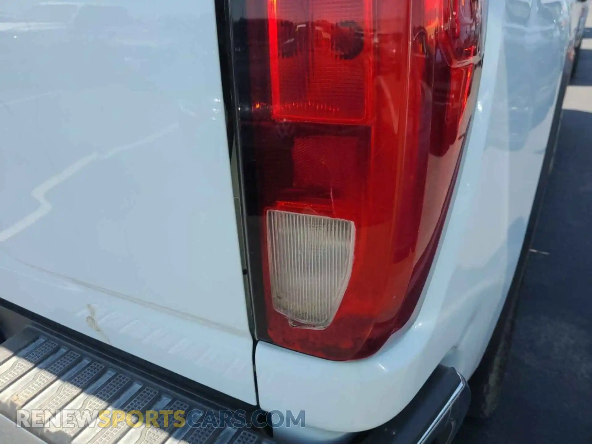 2 Photograph of a damaged car 1GT19LE72MF105711 GMC SIERRA 2021