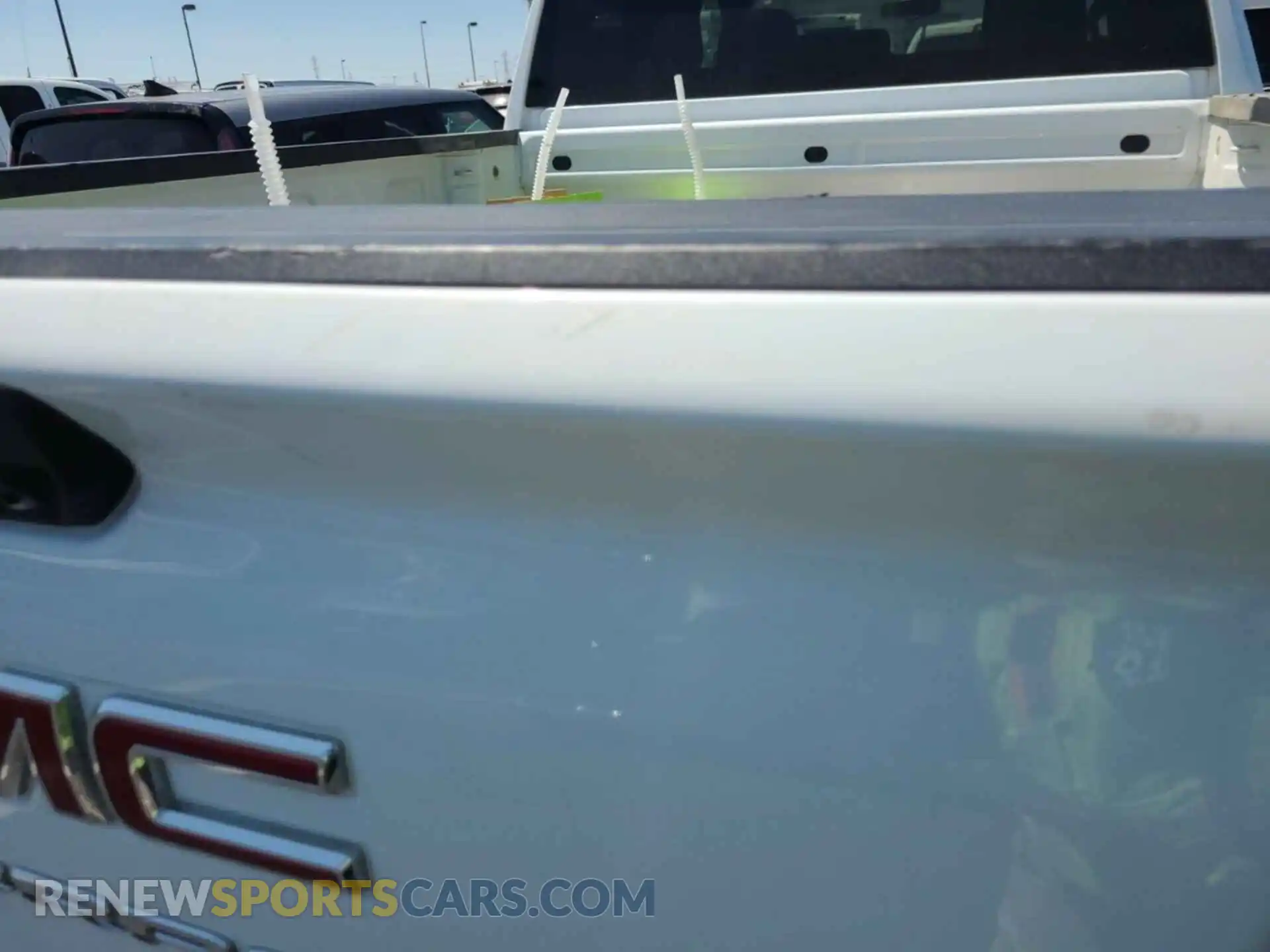 3 Photograph of a damaged car 1GT19LE72MF105711 GMC SIERRA 2021