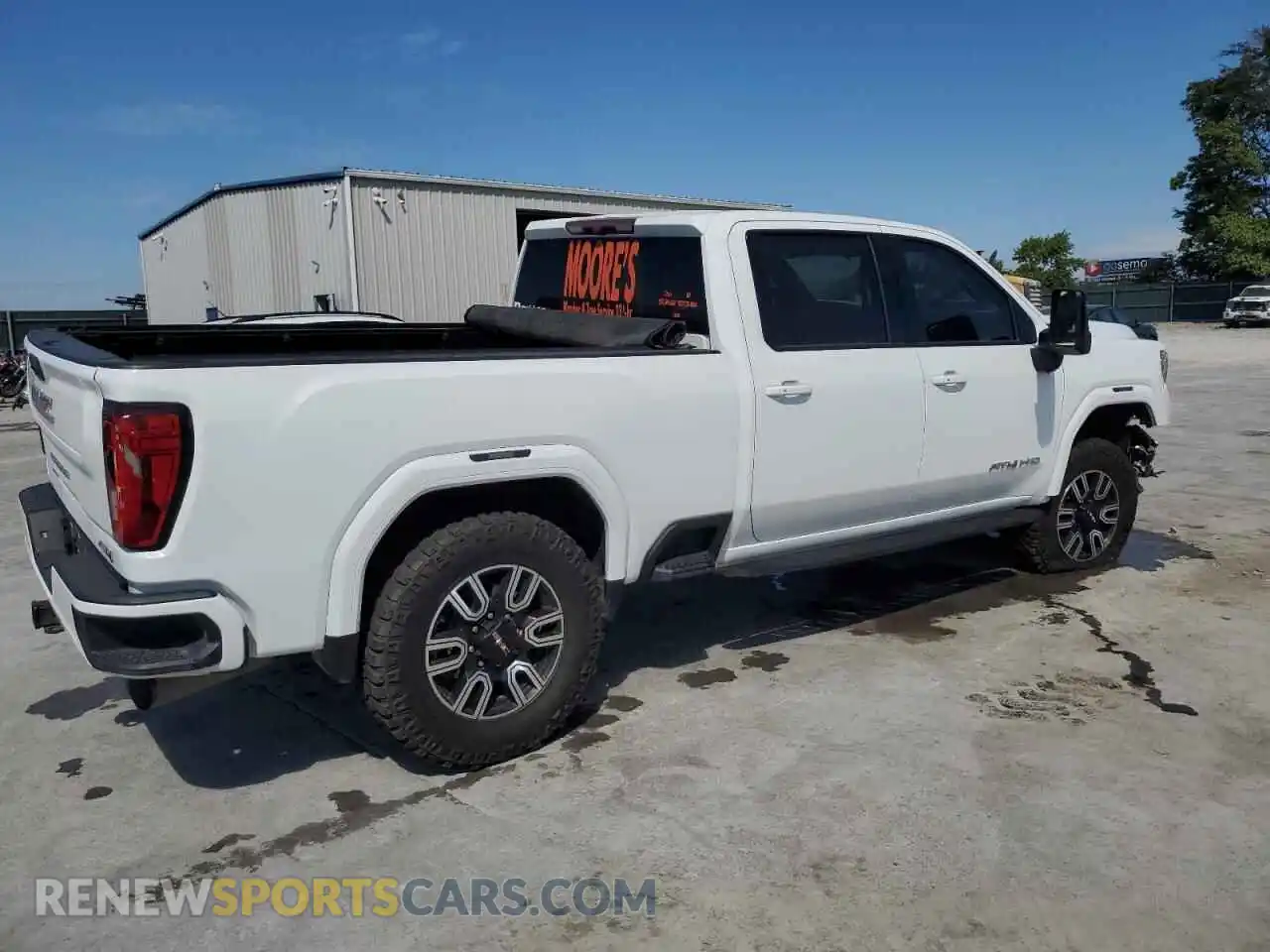 3 Photograph of a damaged car 1GT49PEY8MF316618 GMC SIERRA 2021