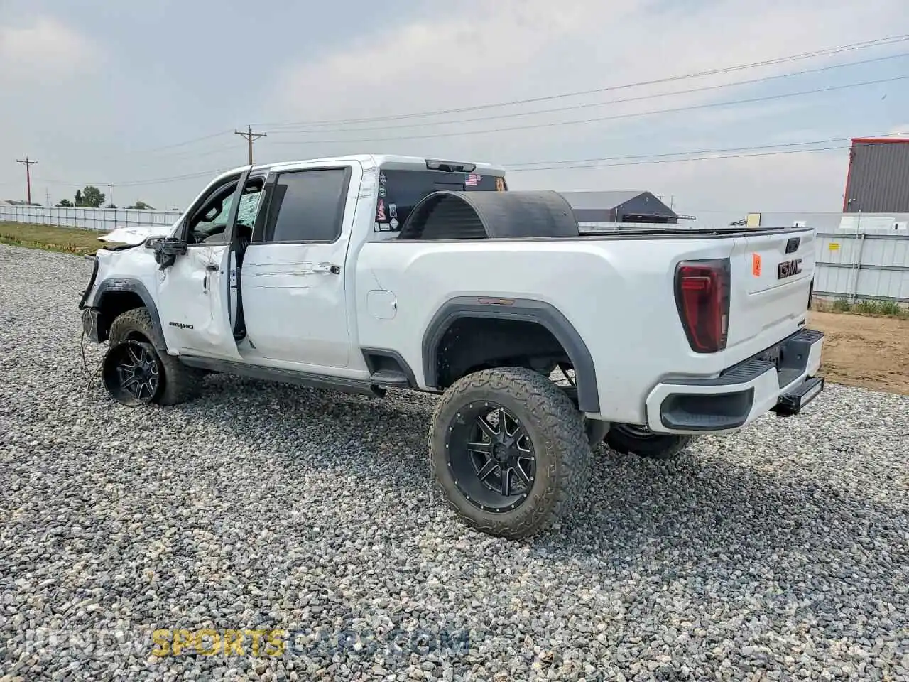 2 fotografías del automóvil dañado 1GT49VEY3MF230752 GMC SIERRA 2021