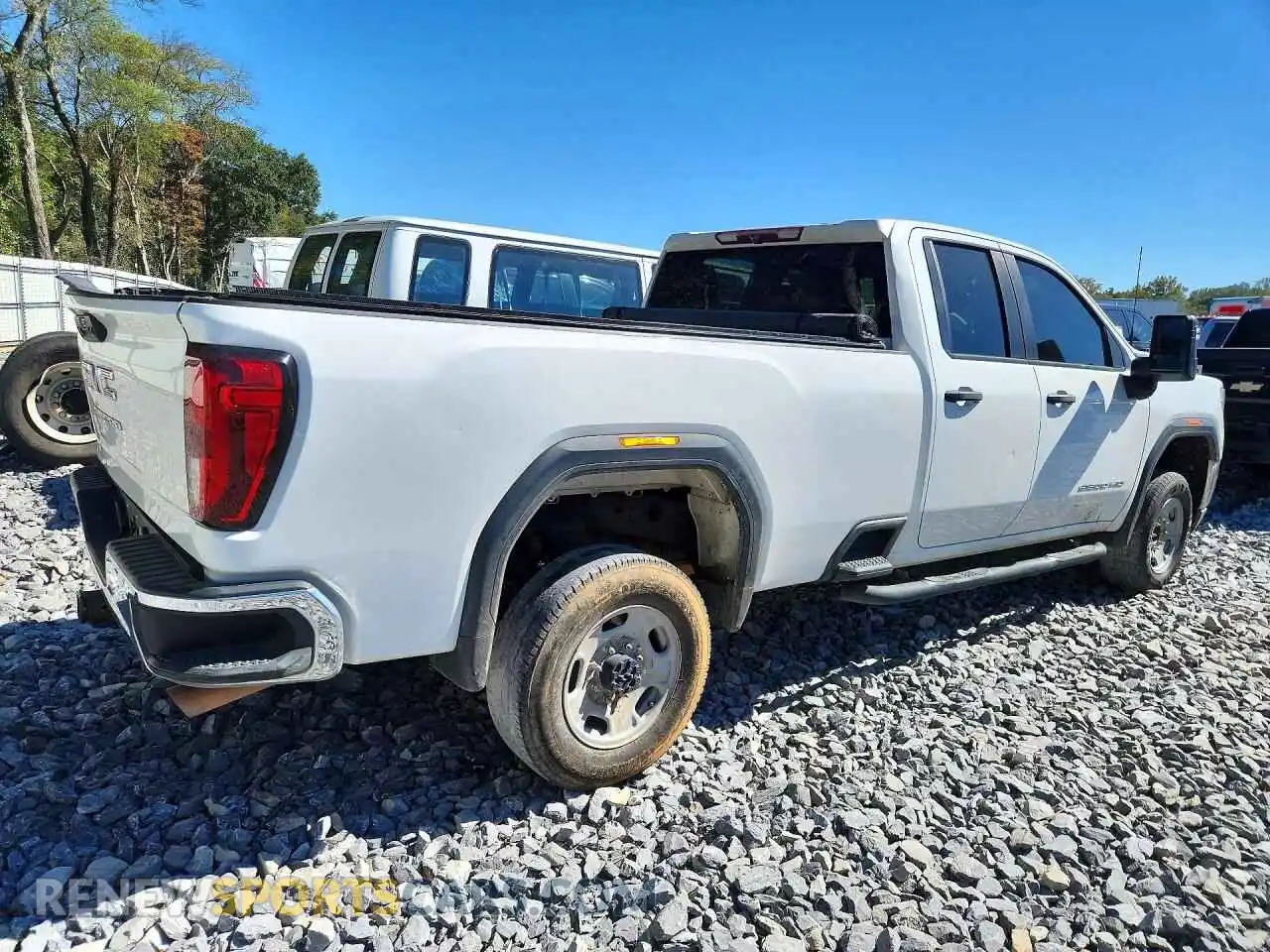 3 Photograph of a damaged car 1GT58LE70MF239136 GMC SIERRA 2021