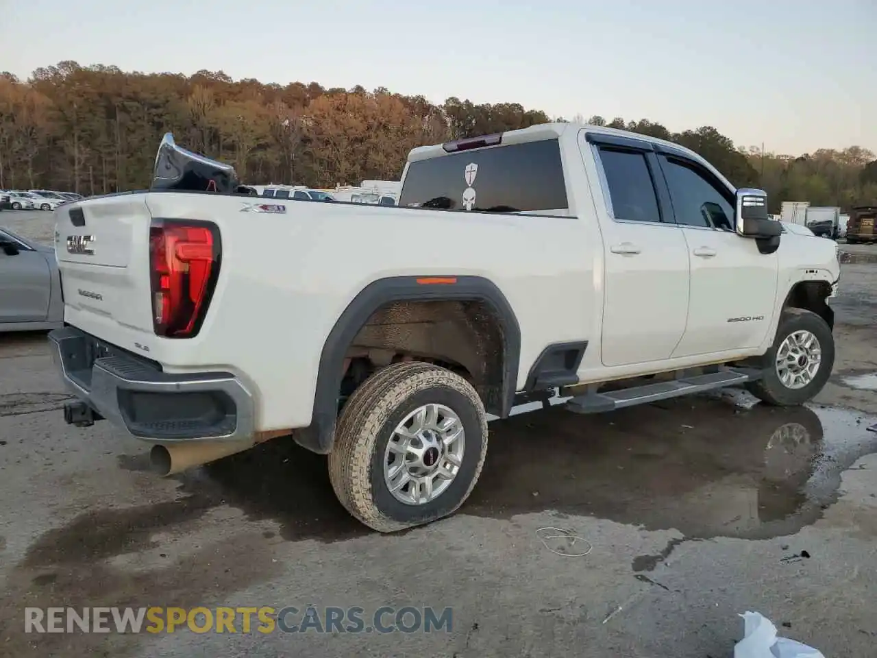 3 Photograph of a damaged car 1GT59MEY0MF124161 GMC SIERRA 2021