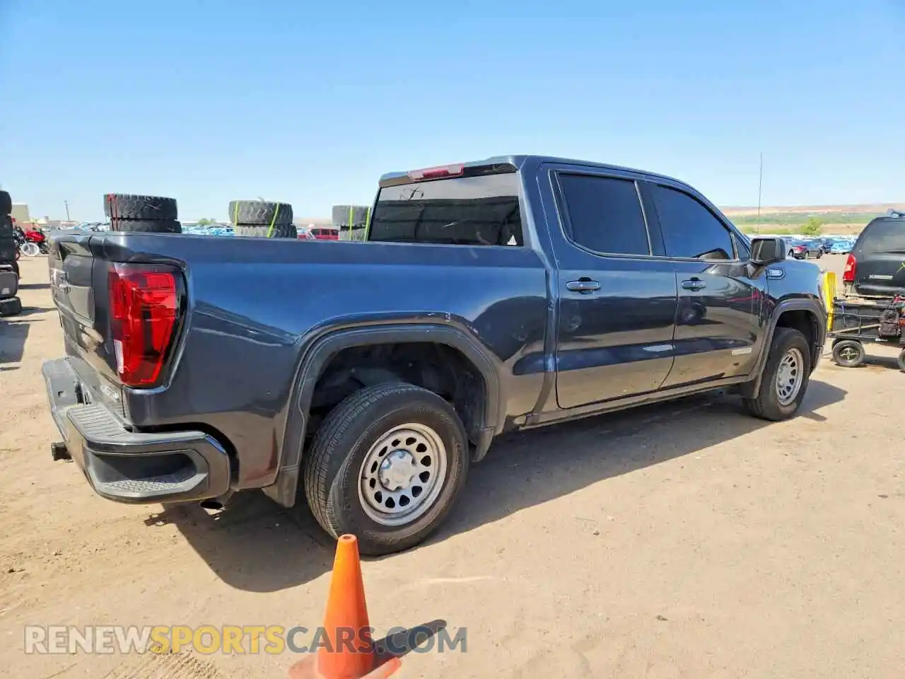 3 Photograph of a damaged car 1GTP8CET5MZ384421 GMC SIERRA 2021