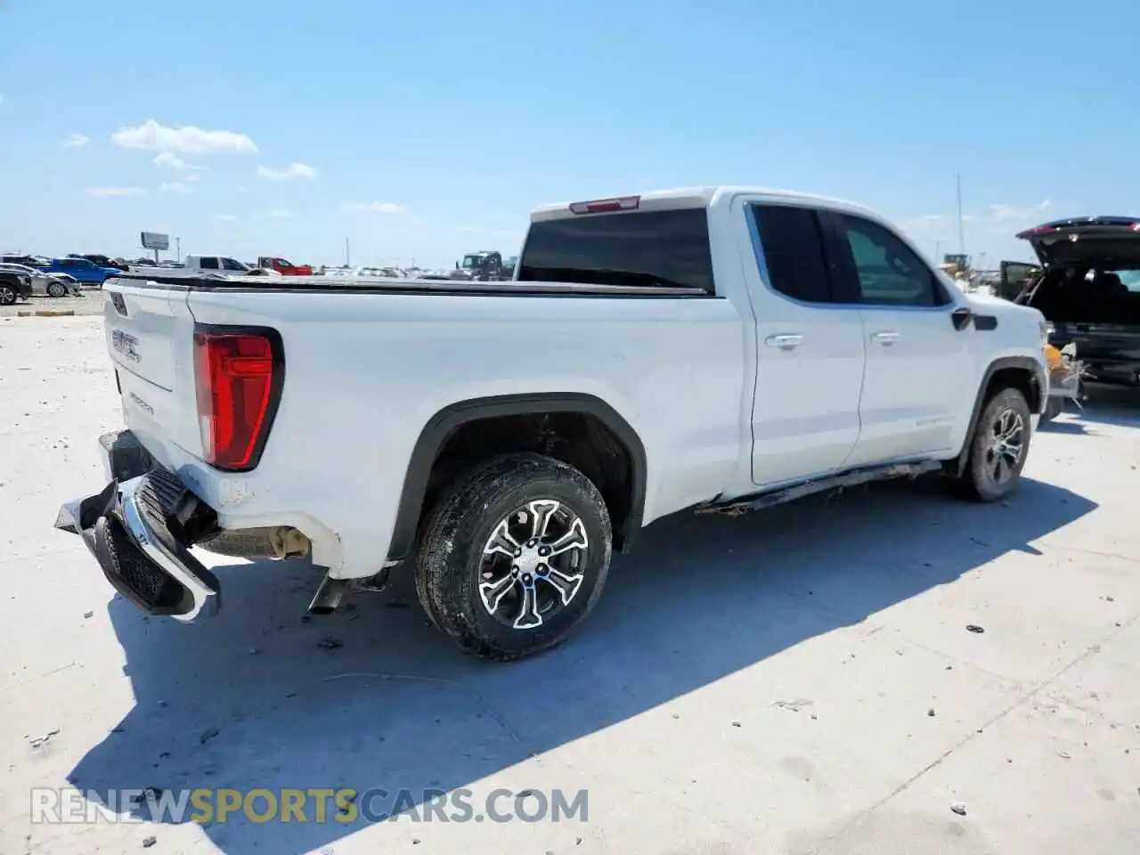 3 Photograph of a damaged car 1GTR8BEK2MZ398335 GMC SIERRA 2021
