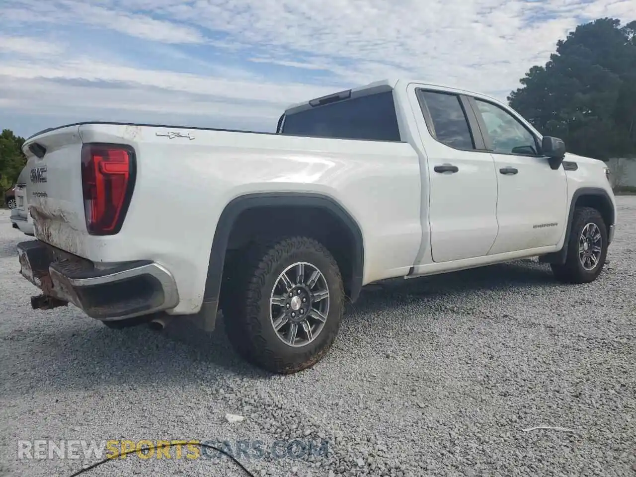 3 Photograph of a damaged car 1GTR9AEF7MZ301401 GMC SIERRA 2021