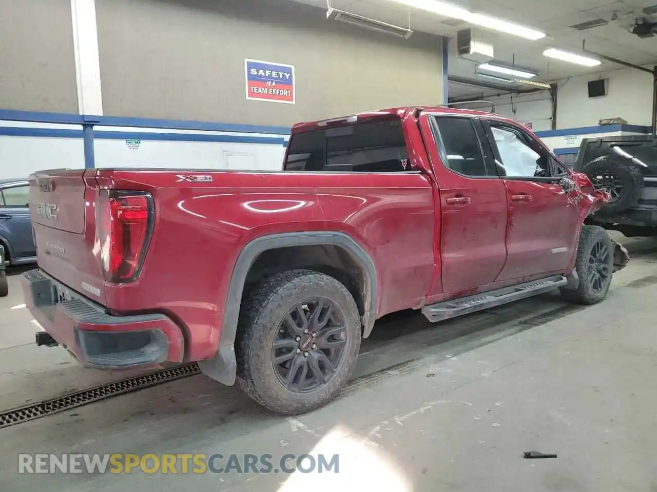 3 Photograph of a damaged car 1GTR9CED9MZ303807 GMC SIERRA 2021