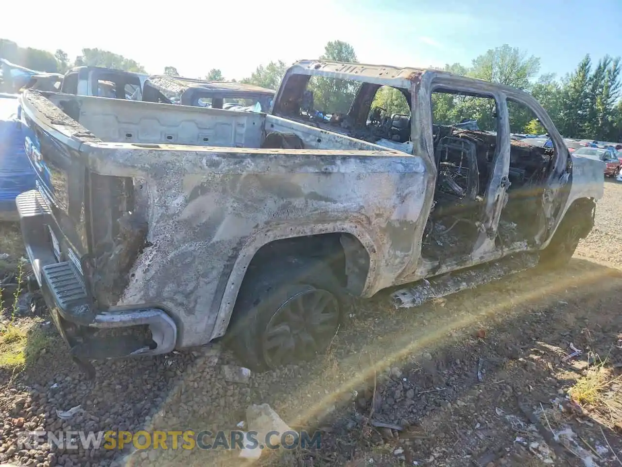 3 Photograph of a damaged car 1GTU9CET0MZ434593 GMC SIERRA 2021