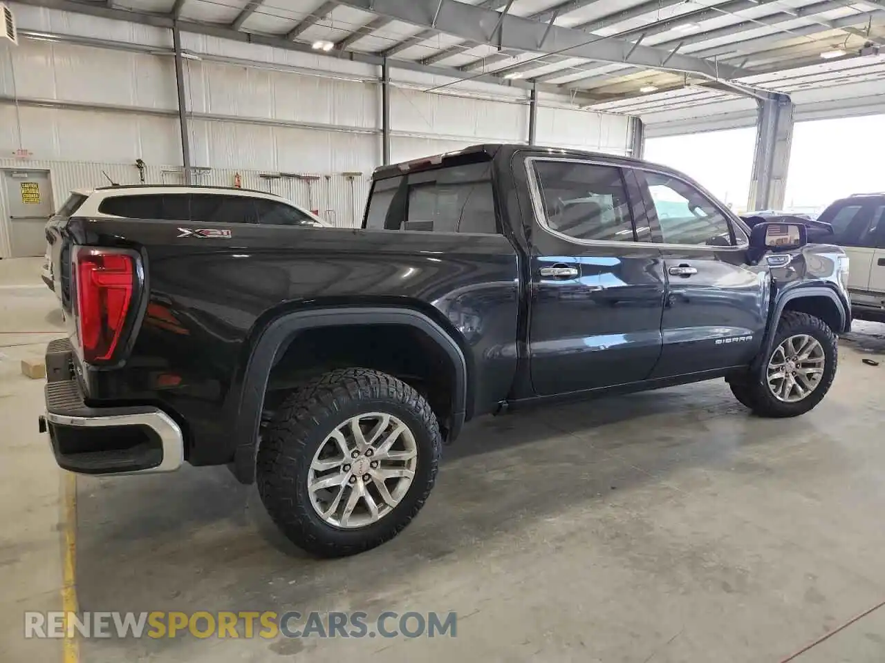 3 fotografías del automóvil dañado 1GTU9DED9MZ260618 GMC SIERRA 2021