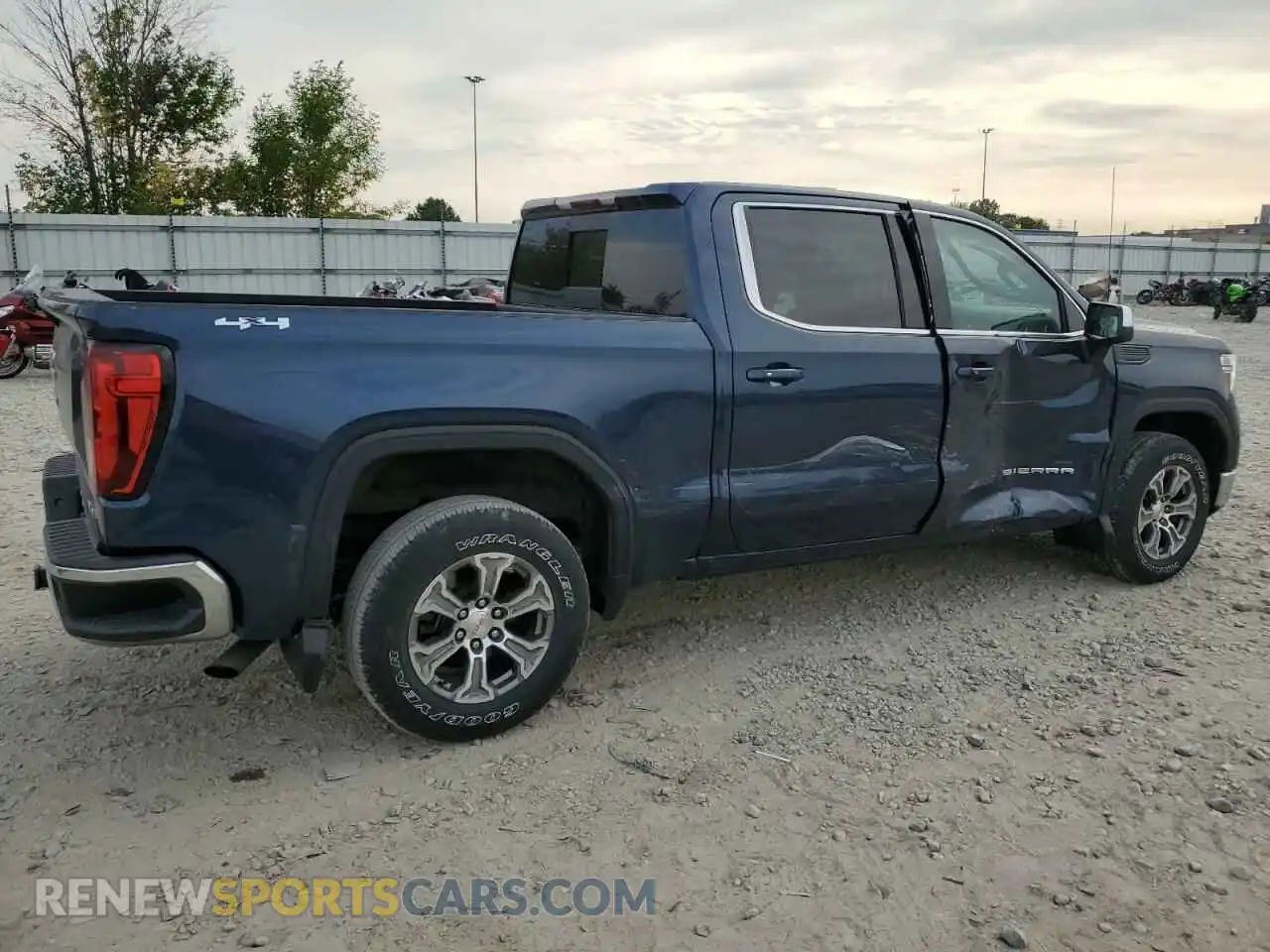 3 Photograph of a damaged car 3GTP9BEK3MG109998 GMC SIERRA 2021