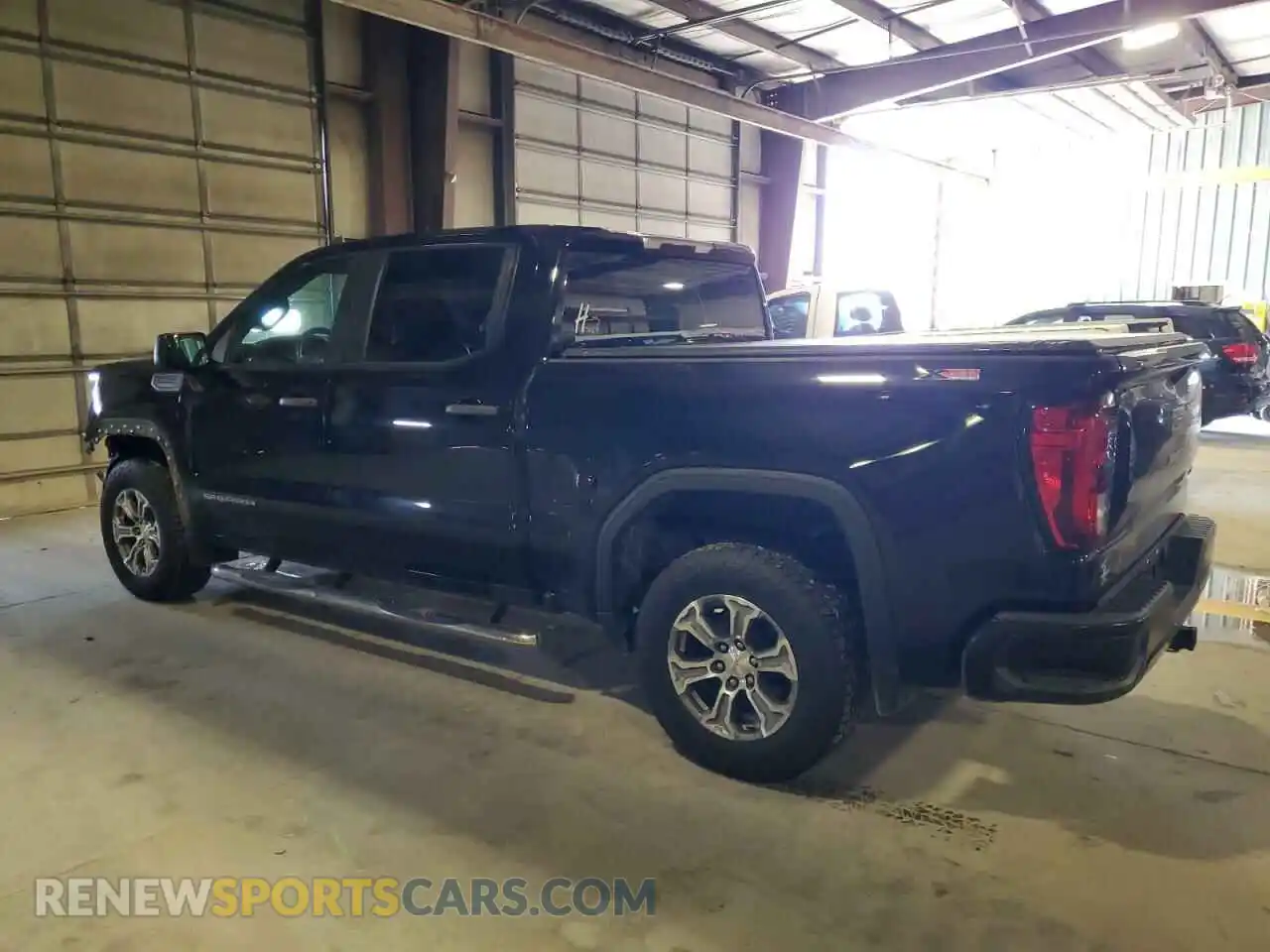 2 fotografías del automóvil dañado 3GTU9AEF5MG269266 GMC SIERRA 2021