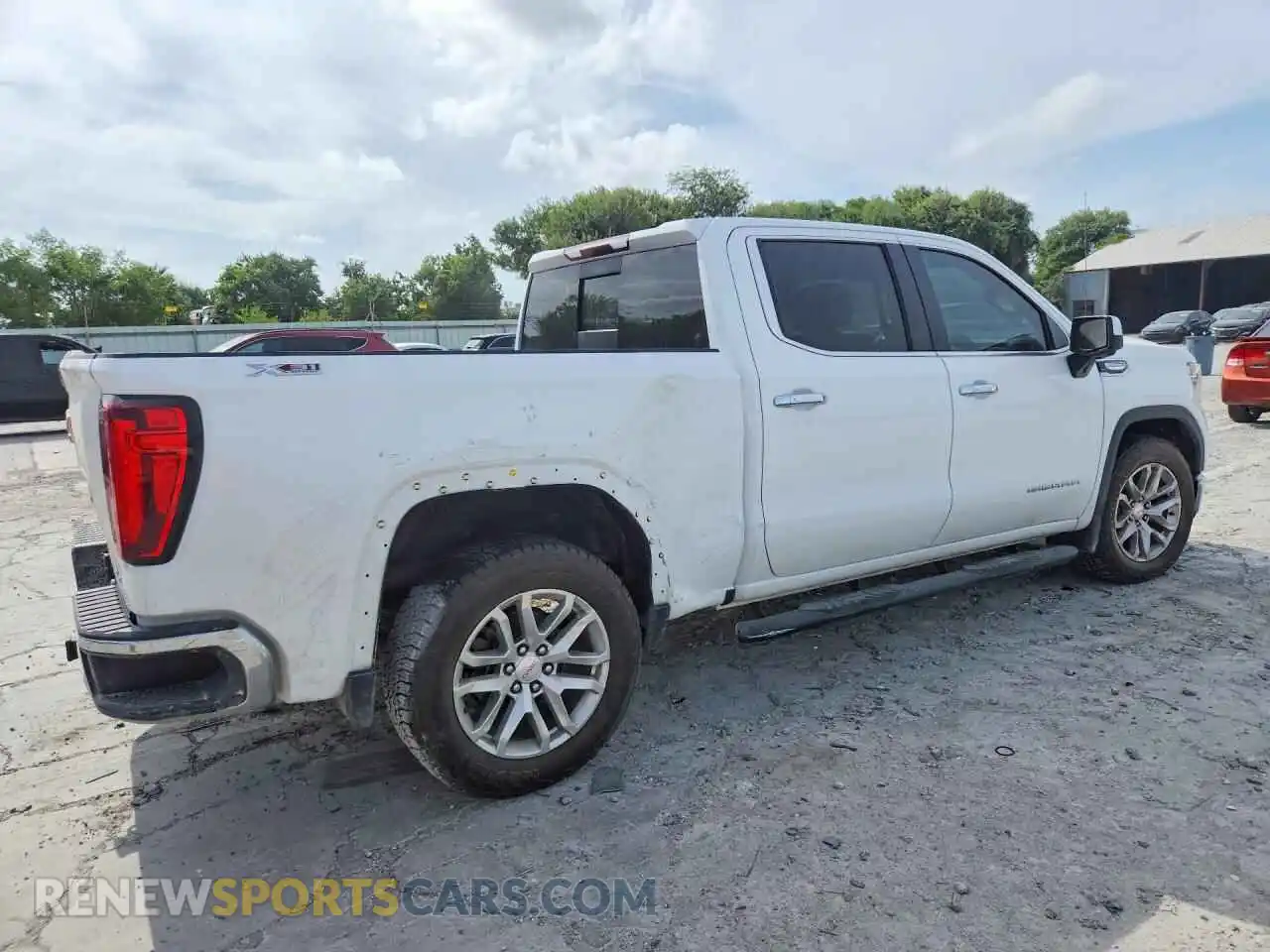 3 Photograph of a damaged car 3GTU9DED5MG109470 GMC SIERRA 2021