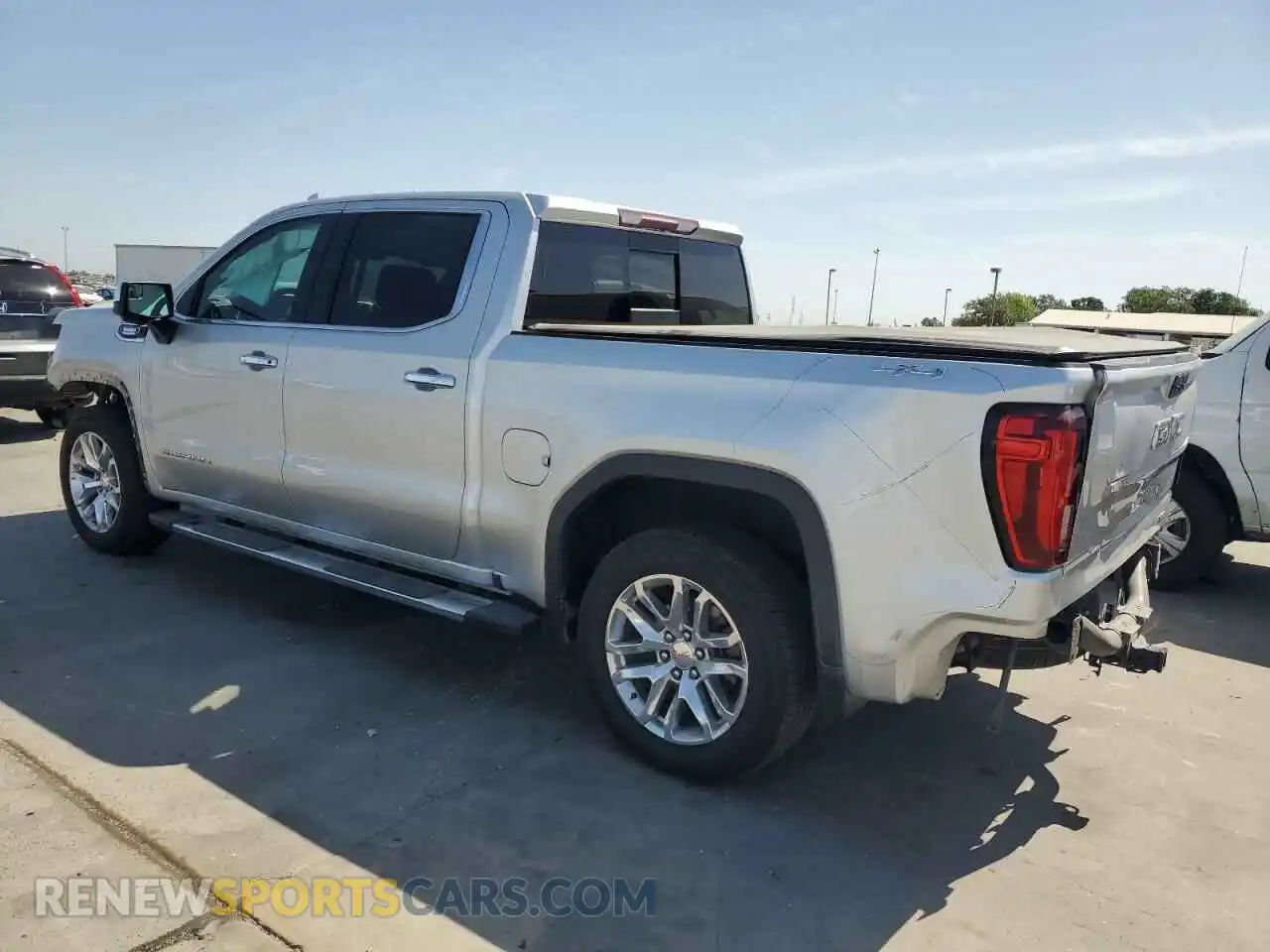 2 Photograph of a damaged car 3GTU9DET0MG341692 GMC SIERRA 2021