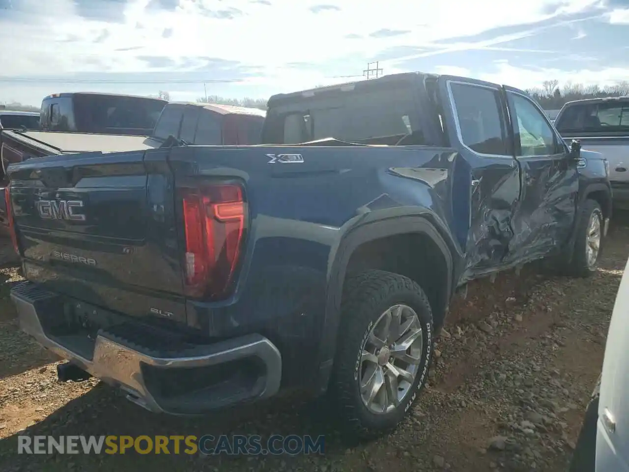3 Photograph of a damaged car 3GTU9DET0MG369332 GMC SIERRA 2021