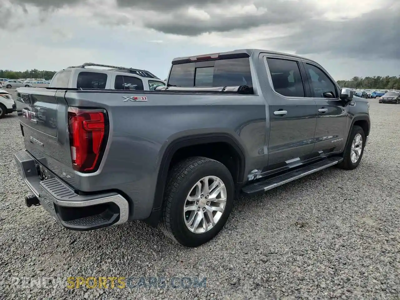 3 Photograph of a damaged car 3GTU9DET2MG314767 GMC SIERRA 2021