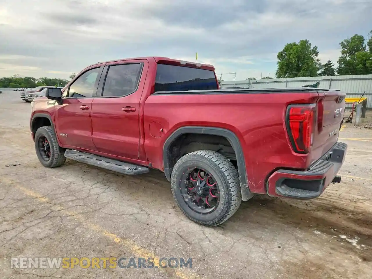2 fotografías del automóvil dañado 3GTU9EET2MG420576 GMC SIERRA 2021