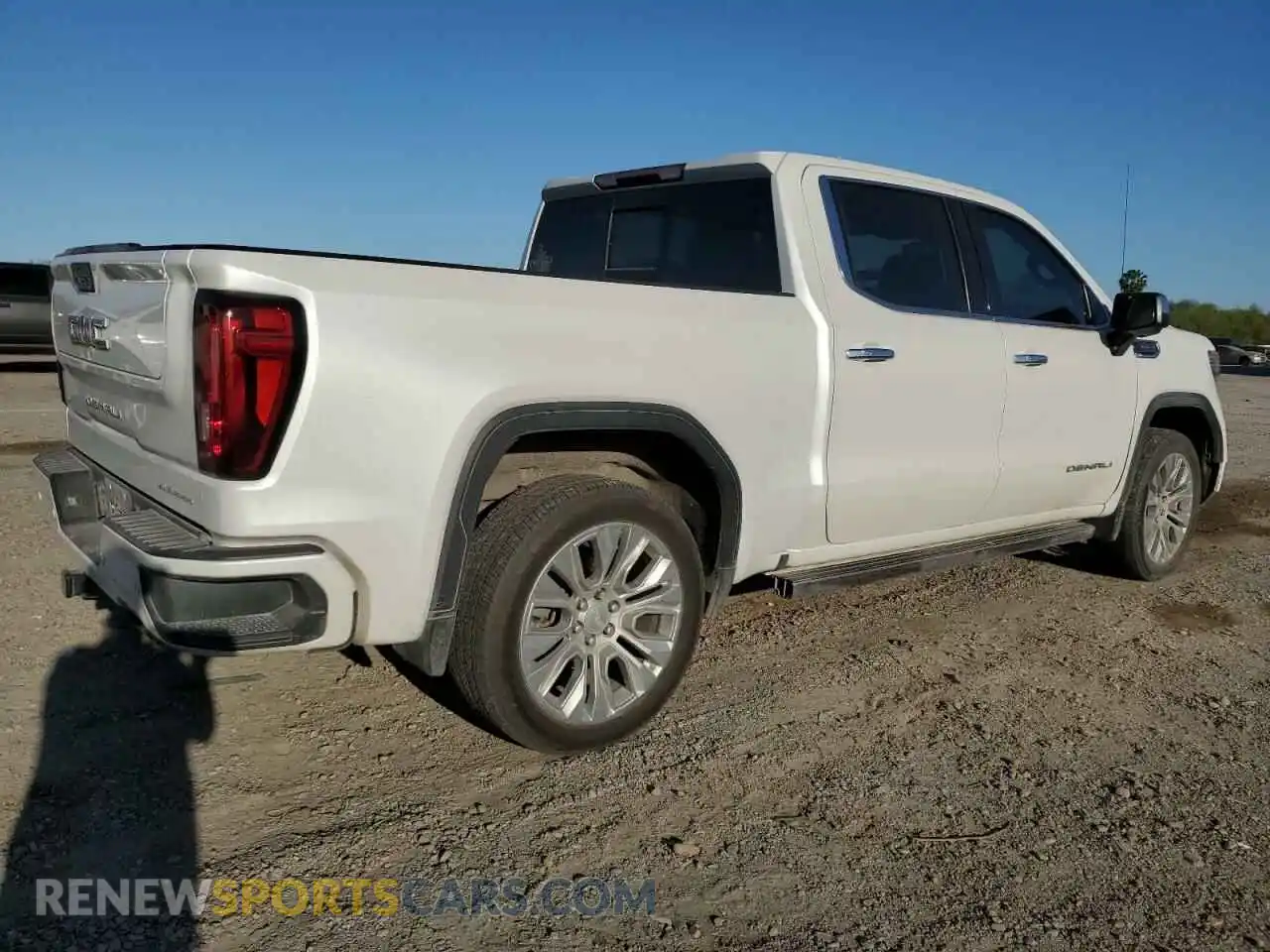 3 Photograph of a damaged car 3GTU9FEL6MG467552 GMC SIERRA 2021