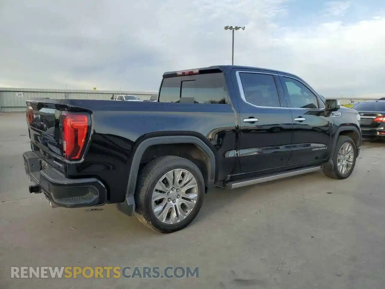 3 Photograph of a damaged car 3GTU9FEL7MG125902 GMC SIERRA 2021
