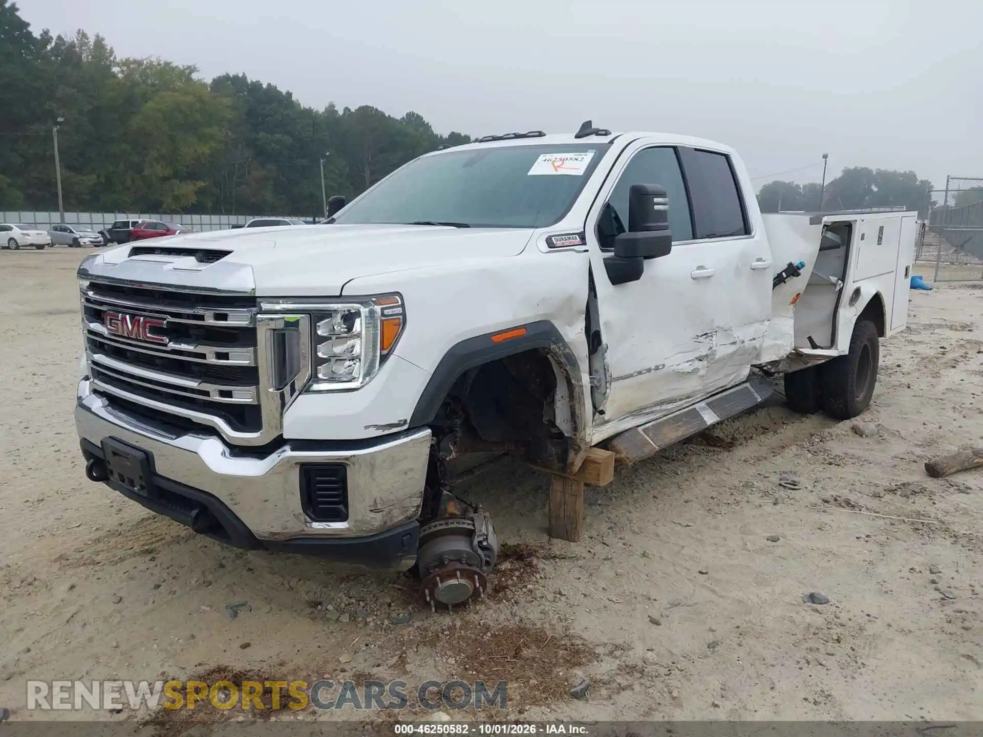 2 fotografías del automóvil dañado 1GD59TEY8NF287714 GMC SIERRA 2022