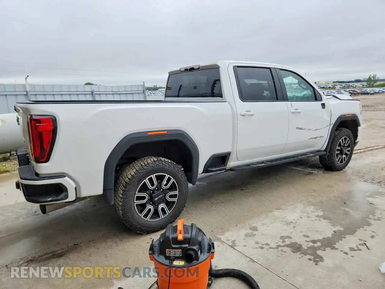 3 Фотография поврежденного автомобиля 1GT19PEY2NF317204 GMC SIERRA 2022