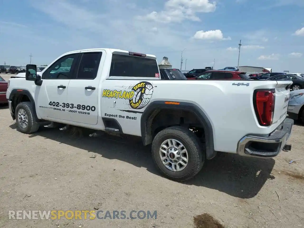 2 Фотография поврежденного автомобиля 1GT29LEY2NF192895 GMC SIERRA 2022