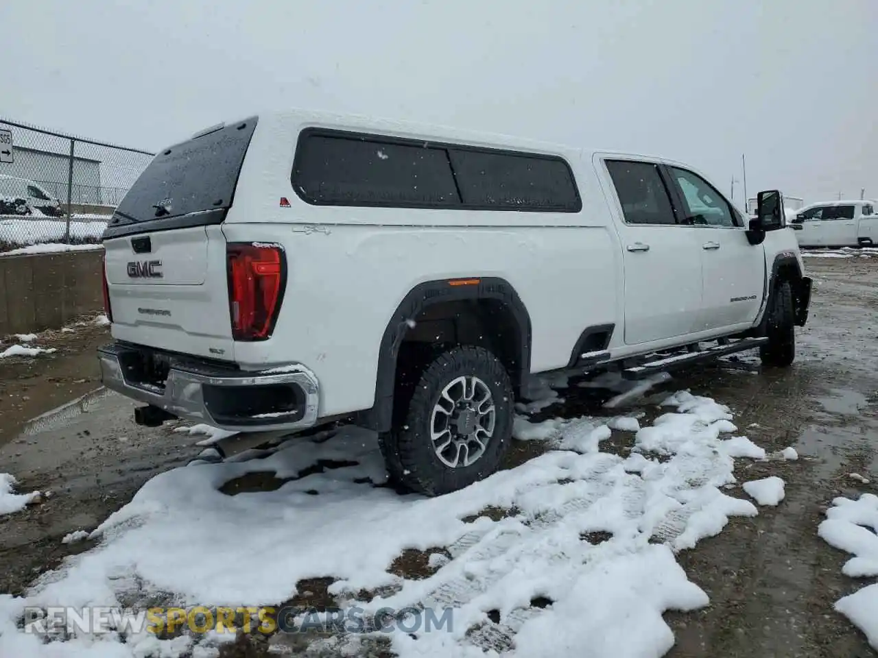 3 Photograph of a damaged car 1GT49NE75NF306707 GMC SIERRA 2022