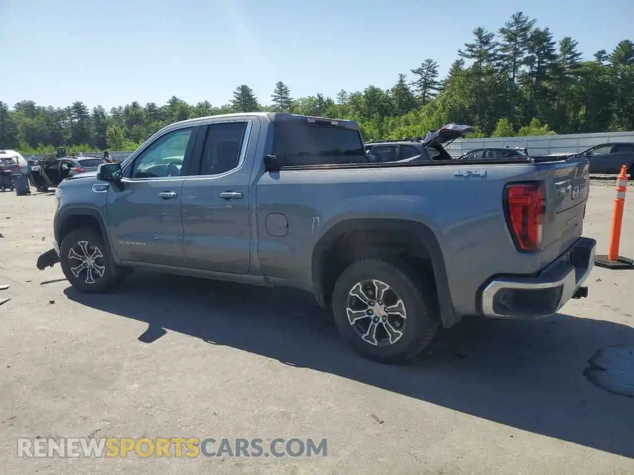 2 Photograph of a damaged car 1GTR9BED0NZ100705 GMC SIERRA 2022