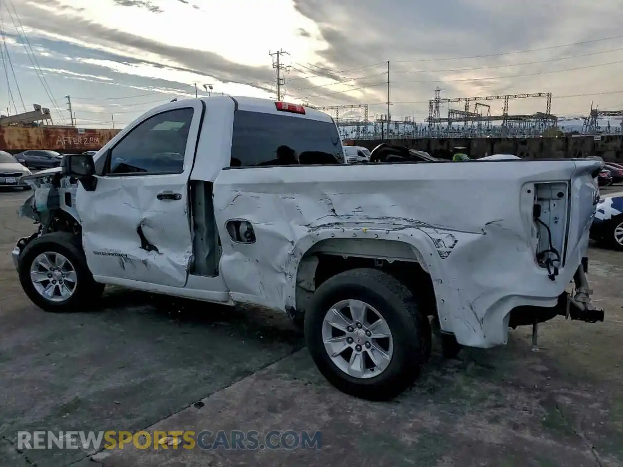 2 Photograph of a damaged car 3GTNHAEK3NG633884 GMC SIERRA 2022