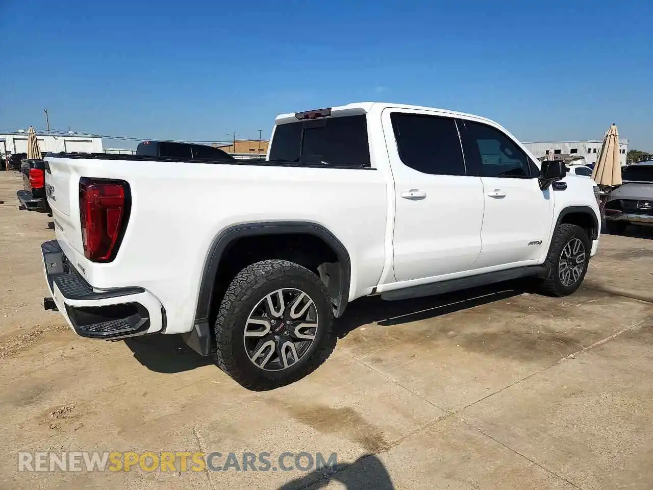 3 Photograph of a damaged car 3GTP9EEL2NG100334 GMC SIERRA 2022