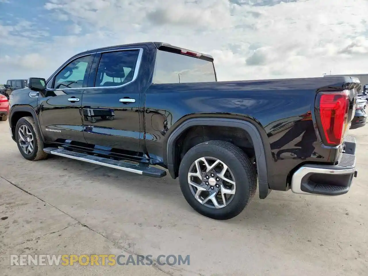 2 Photograph of a damaged car 3GTPHDED4NG607368 GMC SIERRA 2022