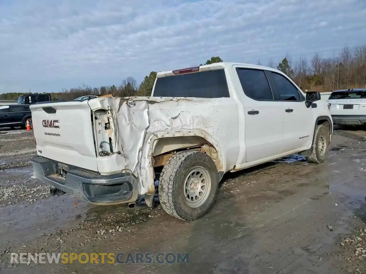 3 Photograph of a damaged car 3GTUUAED2NG633206 GMC SIERRA 2022