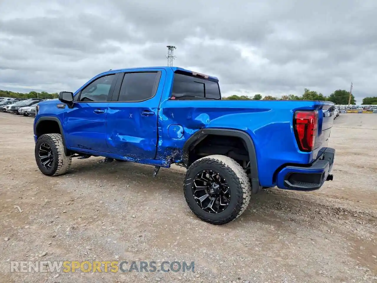 2 fotografías del automóvil dañado 3GTUUCED5NG587320 GMC SIERRA 2022