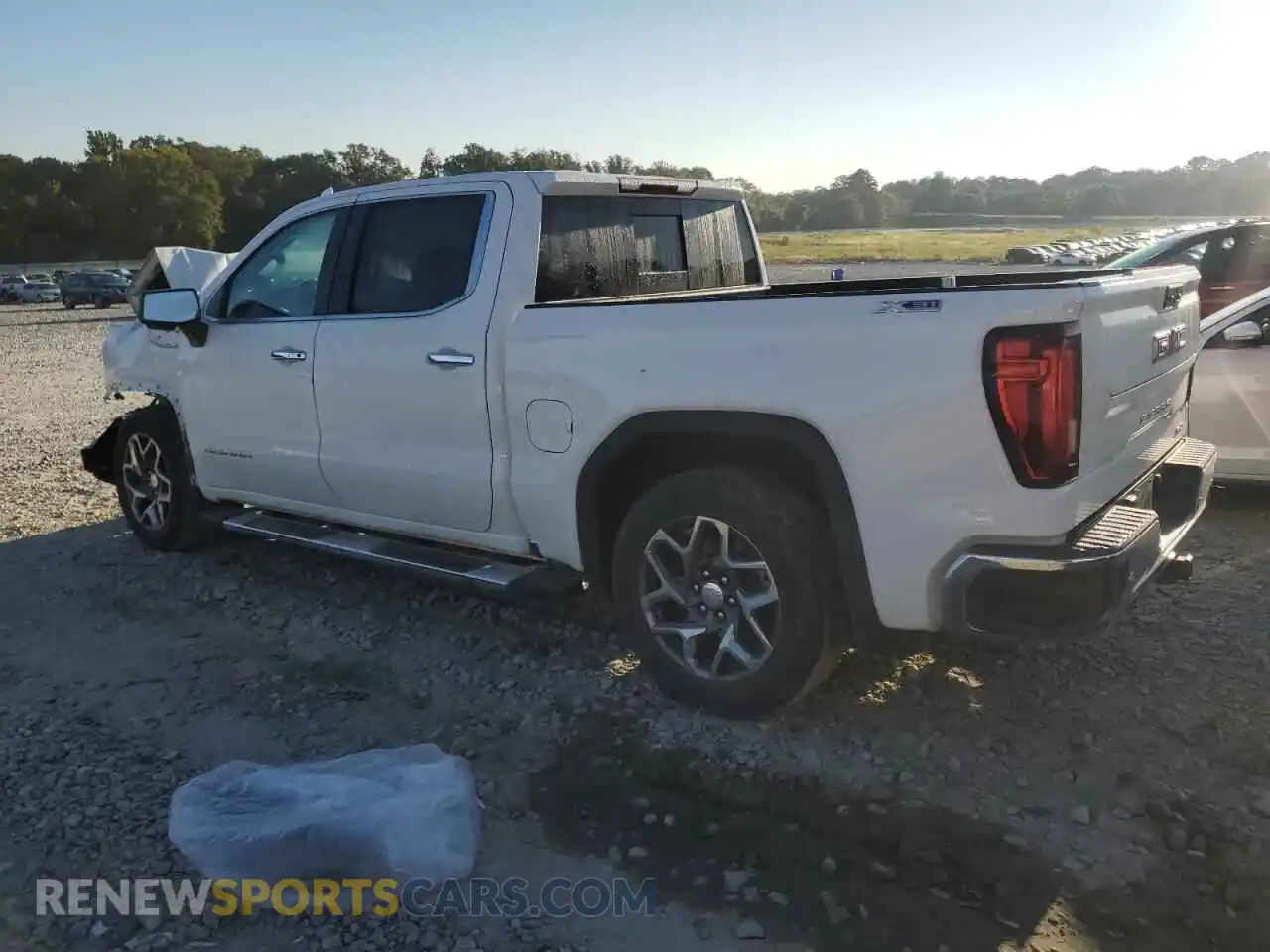 2 Photograph of a damaged car 3GTUUDED3NG602077 GMC SIERRA 2022