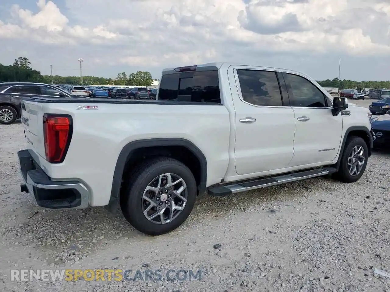 3 Photograph of a damaged car 3GTUUDED4NG656603 GMC SIERRA 2022