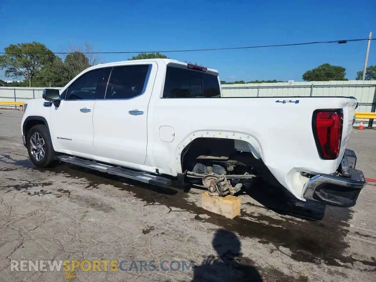 2 Photograph of a damaged car 3GTUUDED6NG519257 GMC SIERRA 2022