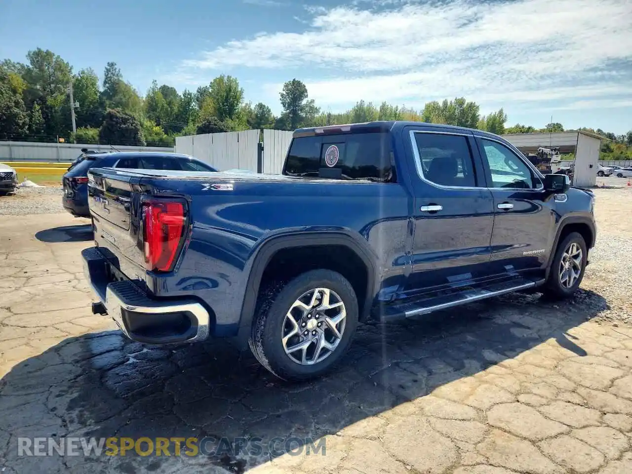 3 Photograph of a damaged car 3GTUUDEL2NG526228 GMC SIERRA 2022
