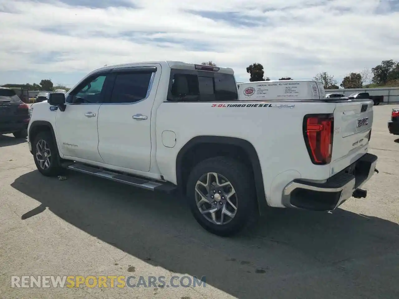 2 Photograph of a damaged car 3GTUUDET9NG645703 GMC SIERRA 2022