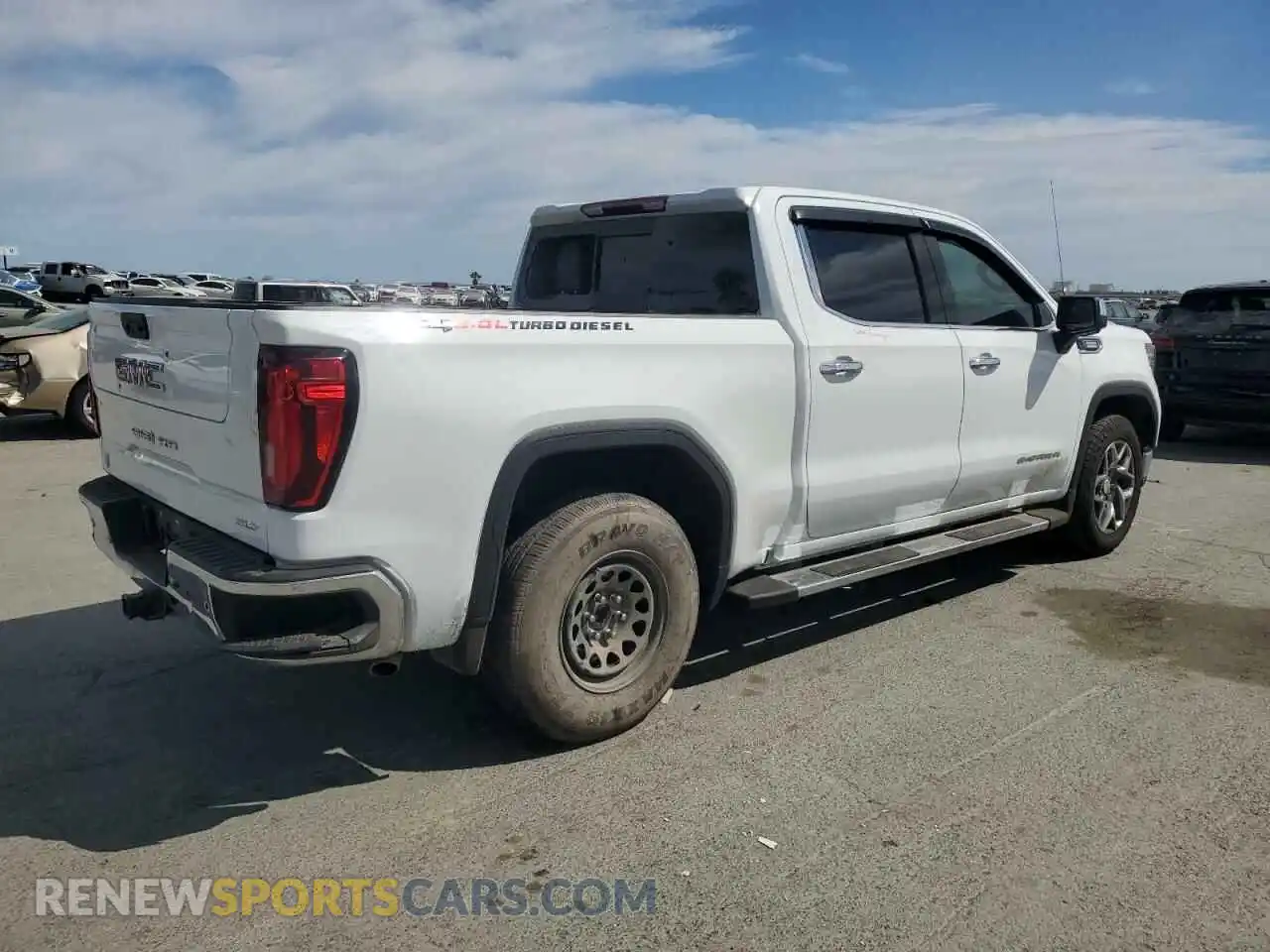 3 Photograph of a damaged car 3GTUUDET9NG645703 GMC SIERRA 2022