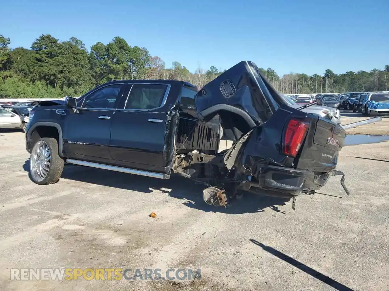 2 Photograph of a damaged car 3GTUUGED5NG611297 GMC SIERRA 2022