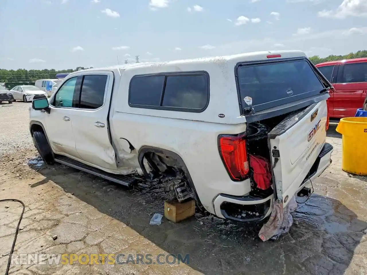 2 fotografías del automóvil dañado 3GTUUGED8NG673597 GMC SIERRA 2022